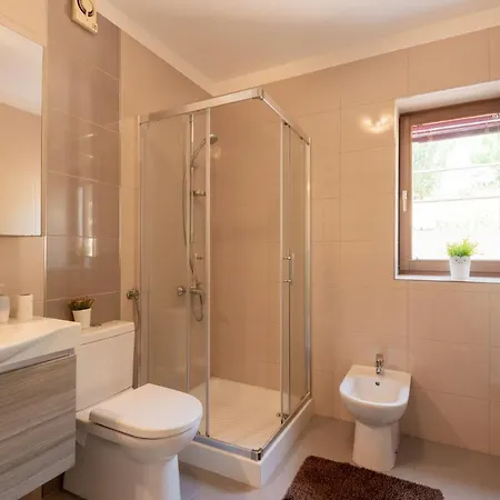 Anna Apartman *