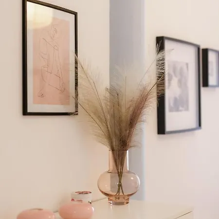 Anna Apartman *